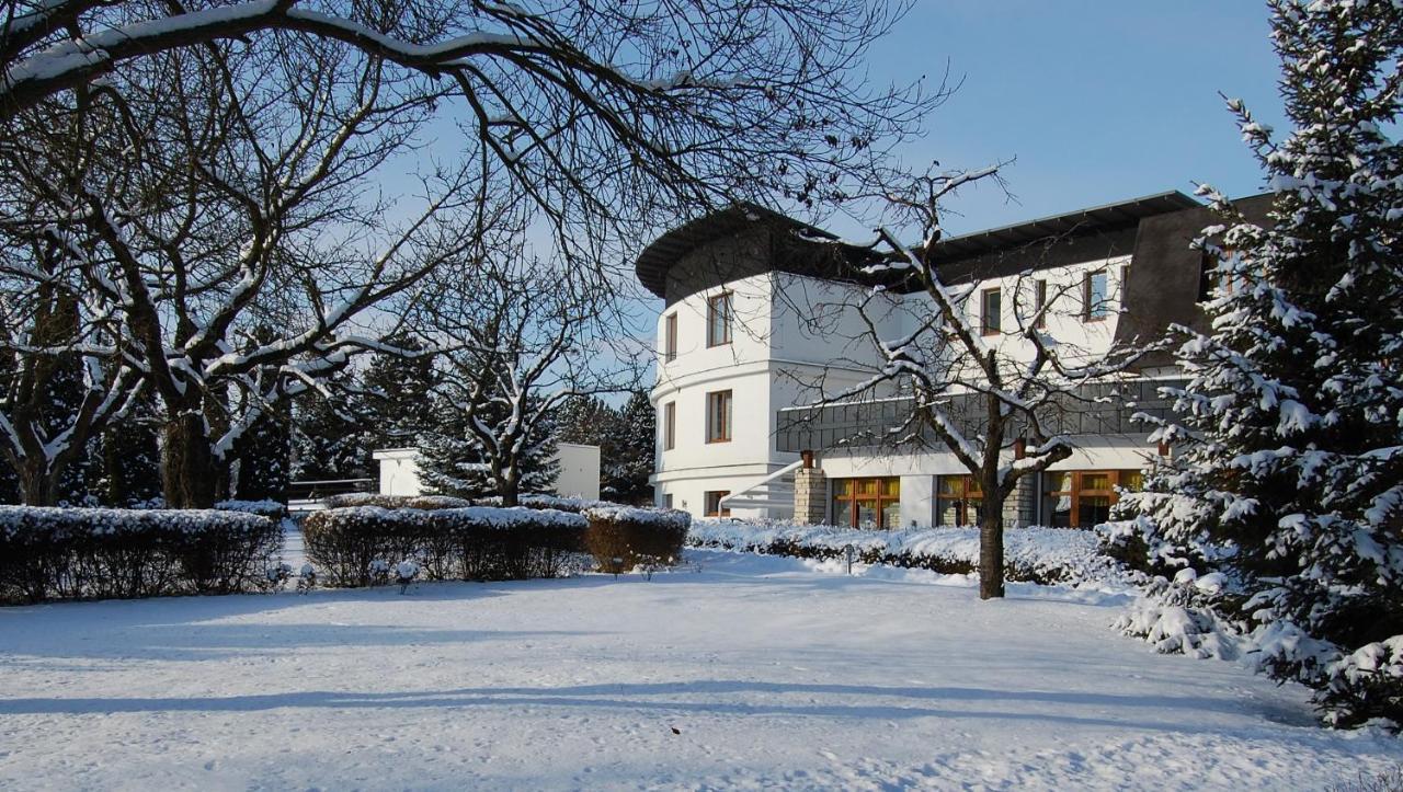 Hotel Atlantis Rozdrojovice Екстер'єр фото