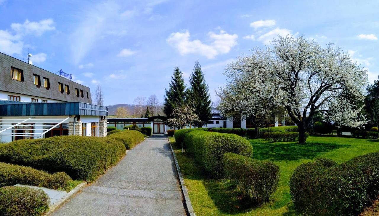 Hotel Atlantis Rozdrojovice Екстер'єр фото