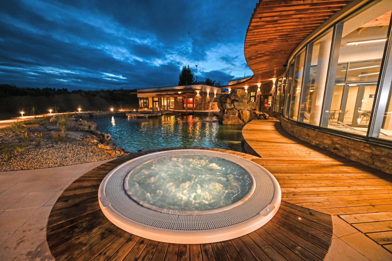 Hotel Atlantis Rozdrojovice Екстер'єр фото