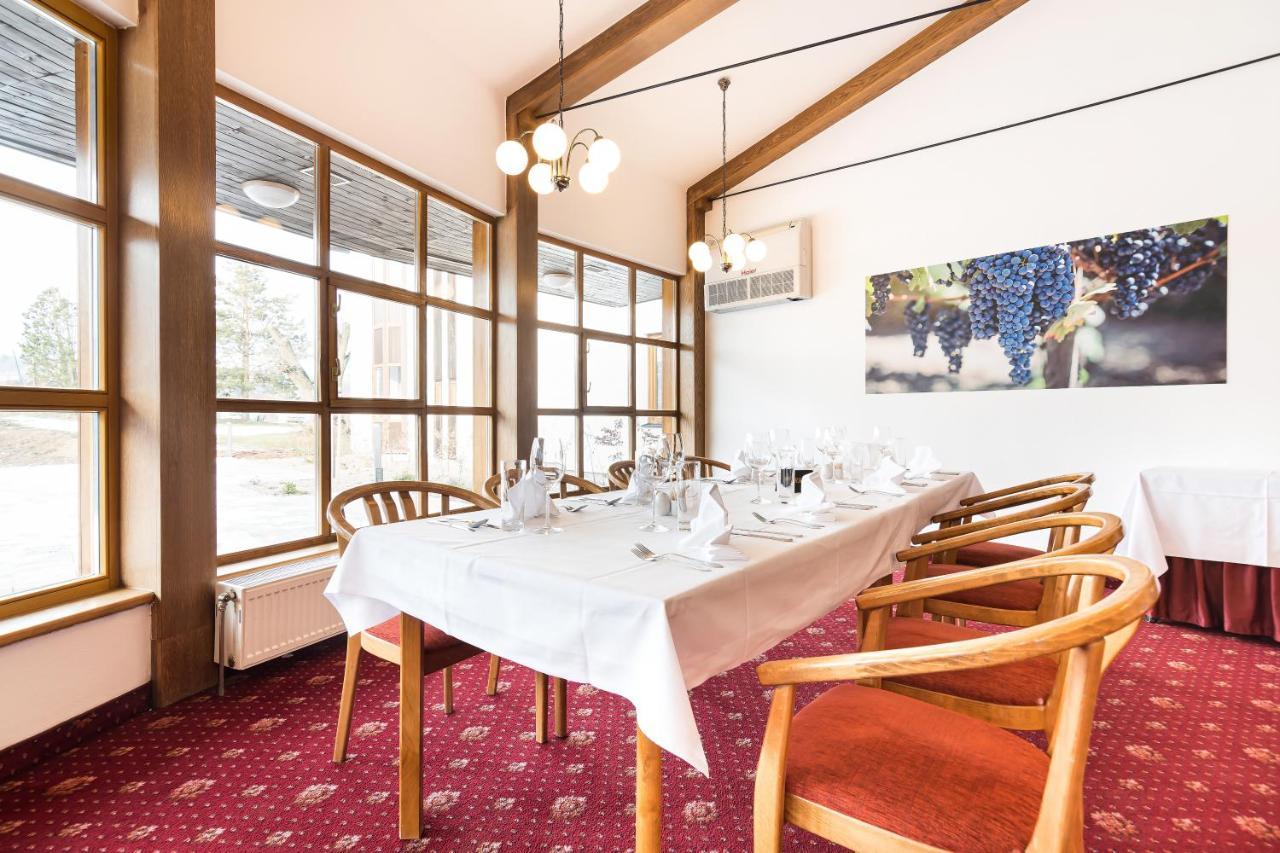 Hotel Atlantis Rozdrojovice Екстер'єр фото