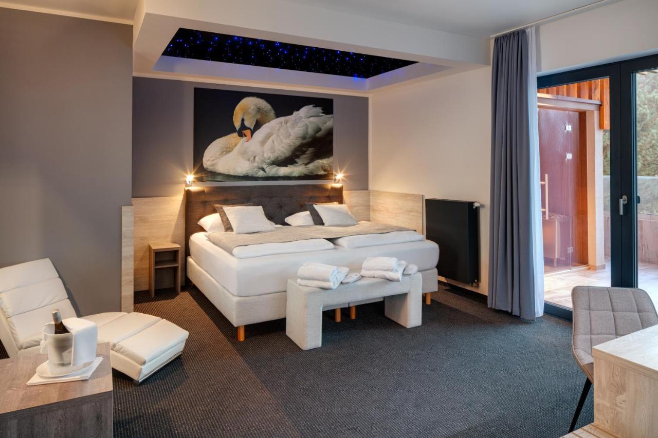 Hotel Atlantis Rozdrojovice Екстер'єр фото
