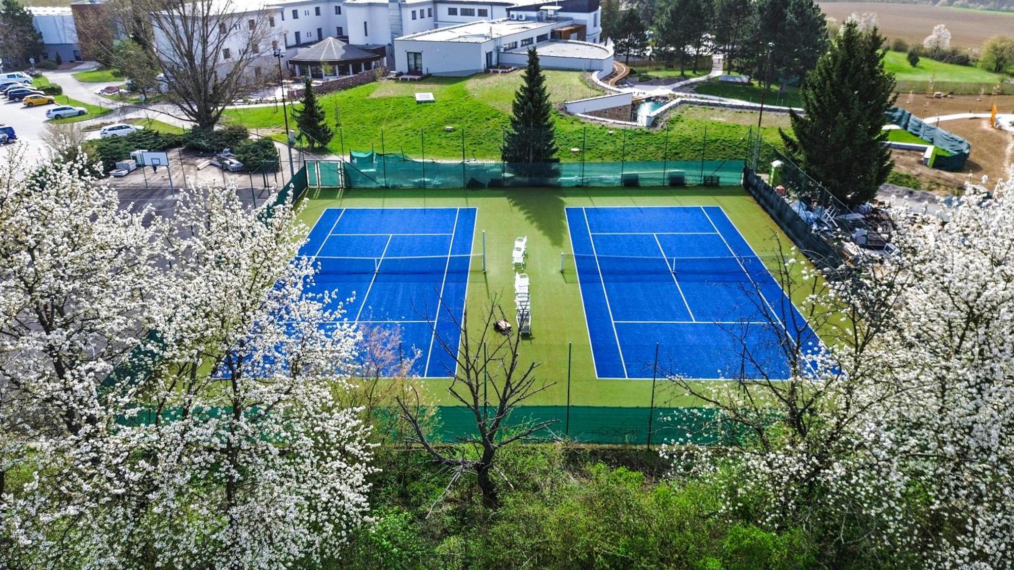 Hotel Atlantis Rozdrojovice Екстер'єр фото
