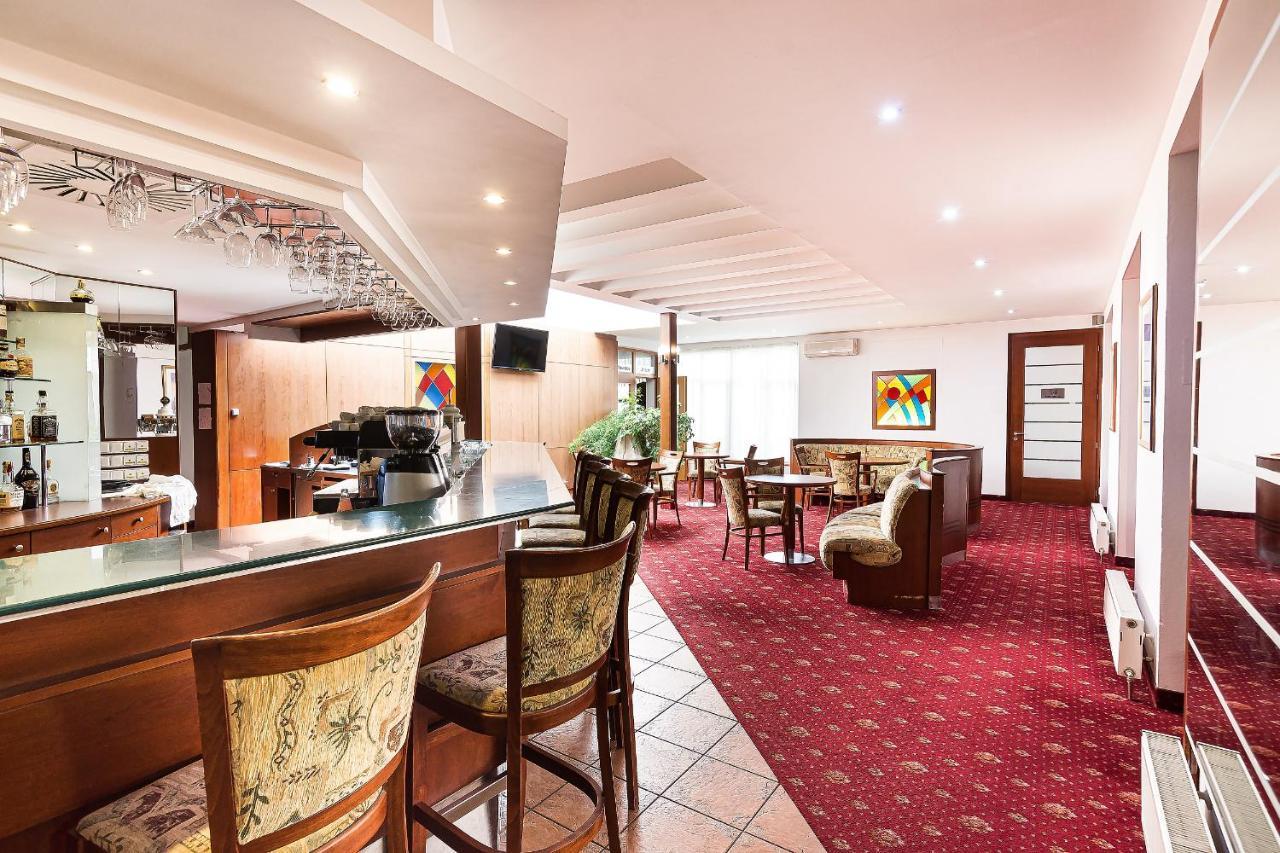 Hotel Atlantis Rozdrojovice Екстер'єр фото